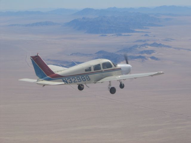 Piper Cherokee (N32988)