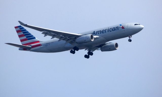 Airbus A330-200 (N290AY) - Shown here is an American Airlines Airbus A330-200 on final in the Spring of 2018.