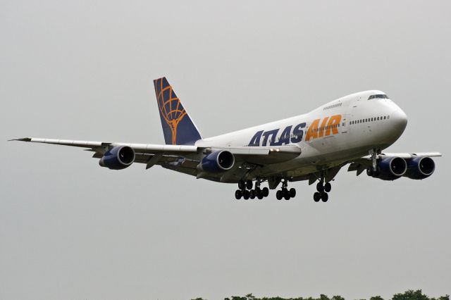 Boeing 747-200 (N522MC)