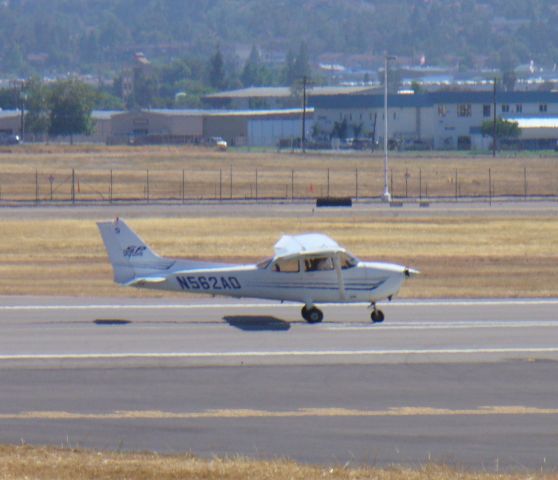 Cessna Skyhawk (N562AD) - 27R, 6/16/08