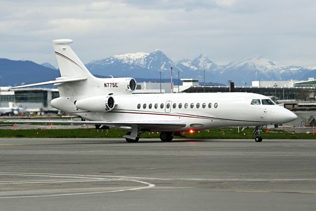 Dassault Falcon 7X (N775E)