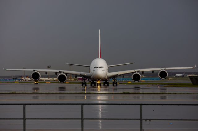 Airbus A380-800 (A6-EDU)