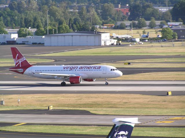 Airbus A320 (N836VA)