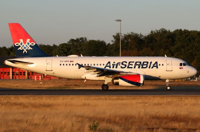 Airbus A319 (YU-APE)