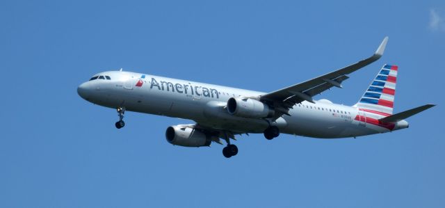 Airbus A321 (N138AN) - On short final is this 2015 American Airlines Airbus 321-231 in the Summer of 2023.