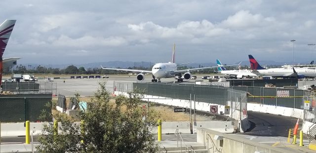 — — - APPROACH GATE 135