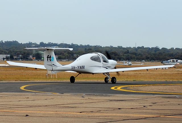 Diamond Star (VH-YNM) - FLIGHT TRAINING ADELAIDE - DIAMOND DA-40-CS DIAMOND STAR - REG VH-YNM (CN 40.1152) - PARAFIELD ADELAIDE SA. AUSTRALIA - YPPF (31/3/2015)