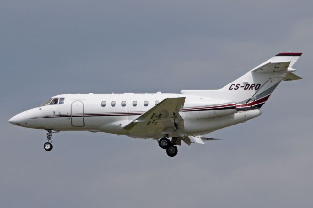 Hawker 800 (CS-DRO)