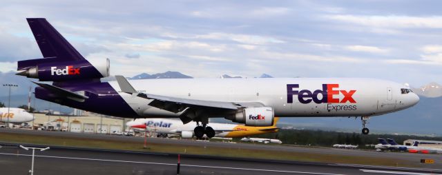 Boeing MD-11 (N619FE) - Landing from the north on 15-33