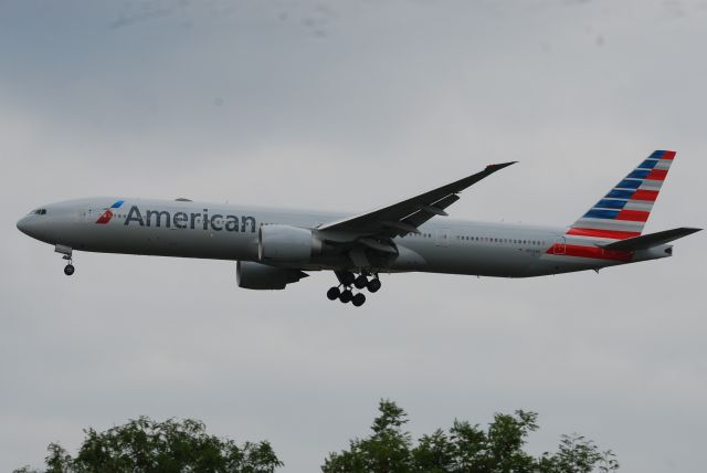 Boeing 777-200 (N757AN)