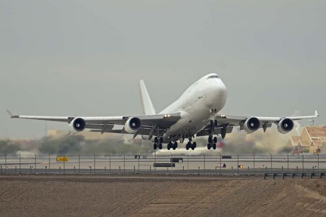 Boeing 747-400 (N473MC) - Atlas Air Boeing 747-45E-SF N473MC at Phoenix Sky Harbor on December 24, 2015. It first flew on October 25, 1993. Its construction number is 27174. It was delivered to EVA Airways as B-16463 on November 3, 1993. It was converted to a Budek Spoecial Freighter (BDSF) in late 2007. Wells Fargo Bank registered it as N852TM on October 17, 2014. Celestial Aviation TRading registered it as VP-BBL on May 29, 2015. Atlas Air registered it as N473MC on June 4, 2015. 