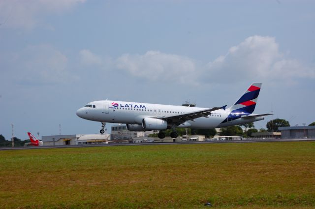 Airbus A320 (PT-MBS)