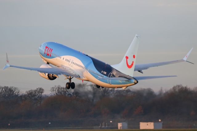 Boeing 737 MAX 8 (G-TUMA) - TOM2106 departing to Tenerife with those having Christmas in the sun.