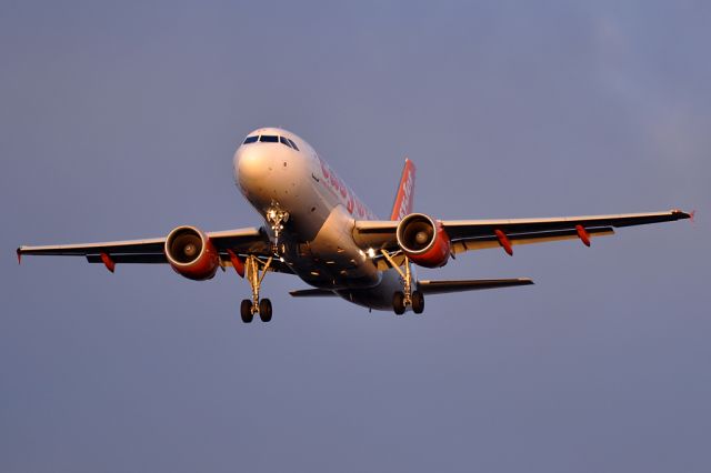 Airbus A319 (G-EZEF) - A319-111 easyJet