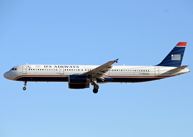 Airbus A321 (N546UW)