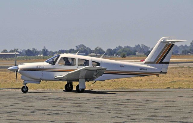 Piper Cherokee Arrow (N82525)