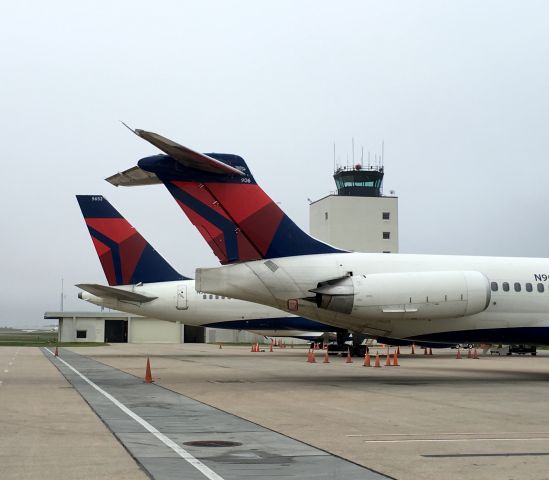 McDonnell Douglas MD-88 (N906DL)