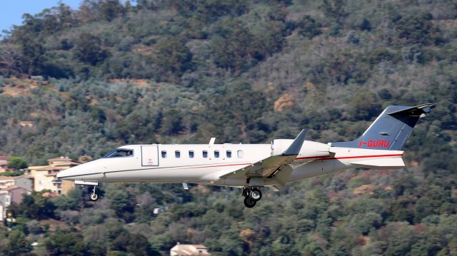 Learjet 40 (I-GURU)