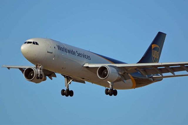 Airbus A300F4-600 (N142UP) - UPS Airbus A300F-622R N142UP at Phoenix Sky Harbor on August 28, 2018.