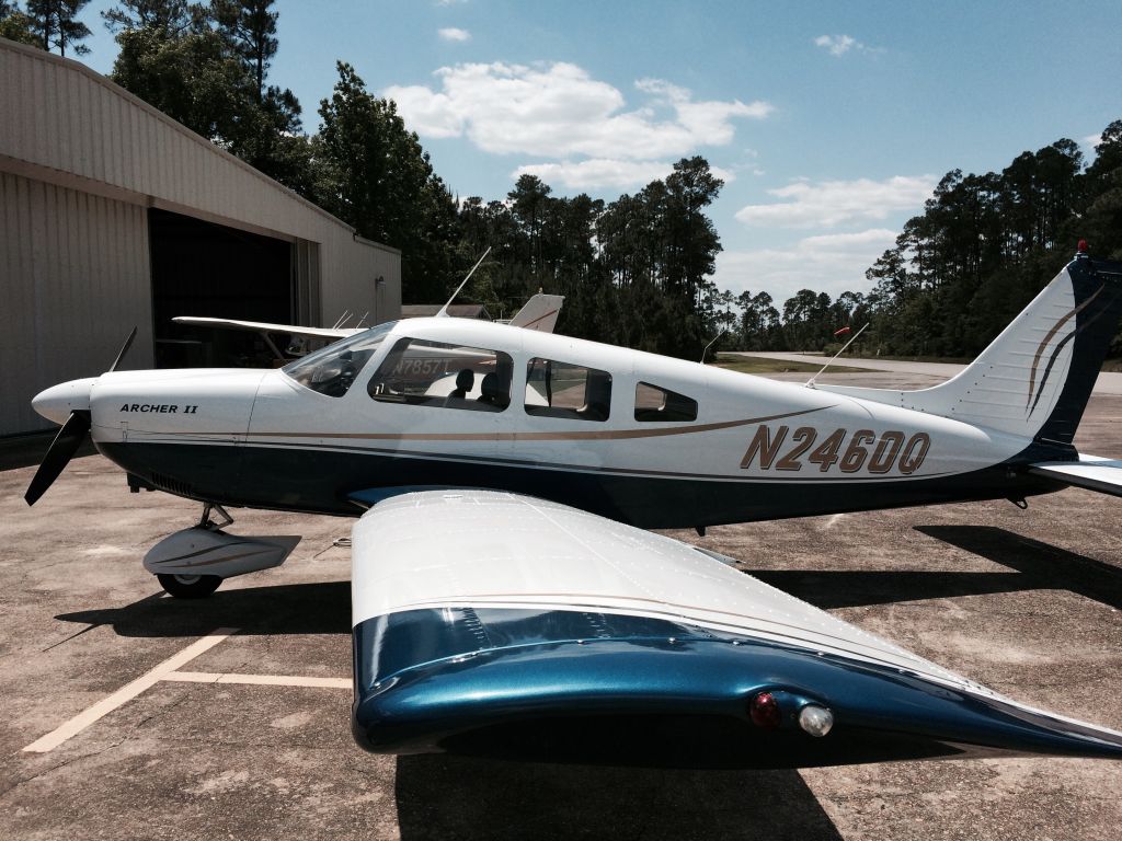 Piper Cherokee (N2460Q)