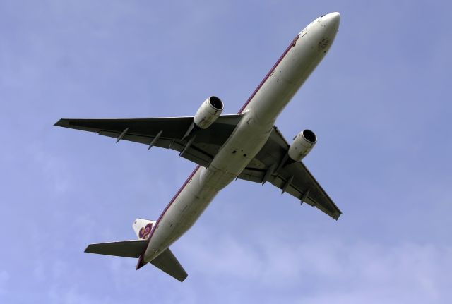 BOEING 777-300 (HS-TKE)