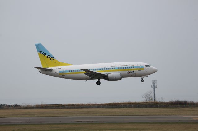 Boeing 737-500 (JA300K) - 24 April 2015:HND-HKD. AIR DO 57.