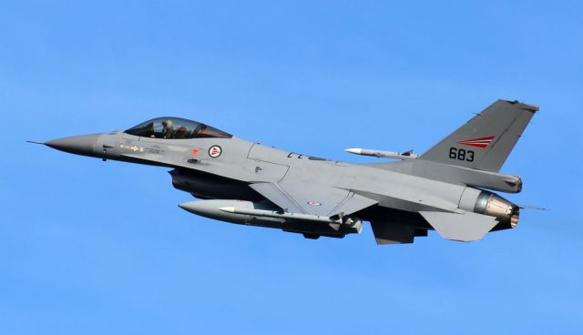 Lockheed F-16 Fighting Falcon (N683)