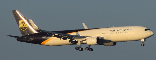 BOEING 767-300 (N312UP)