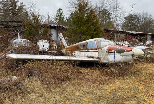 Piper Cherokee (N3696R)