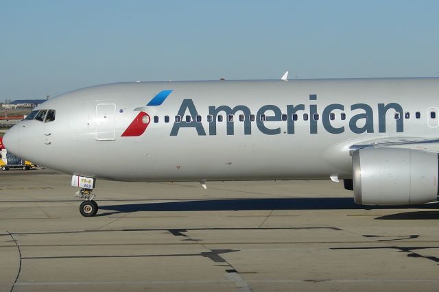 BOEING 767-300 (N369AA)