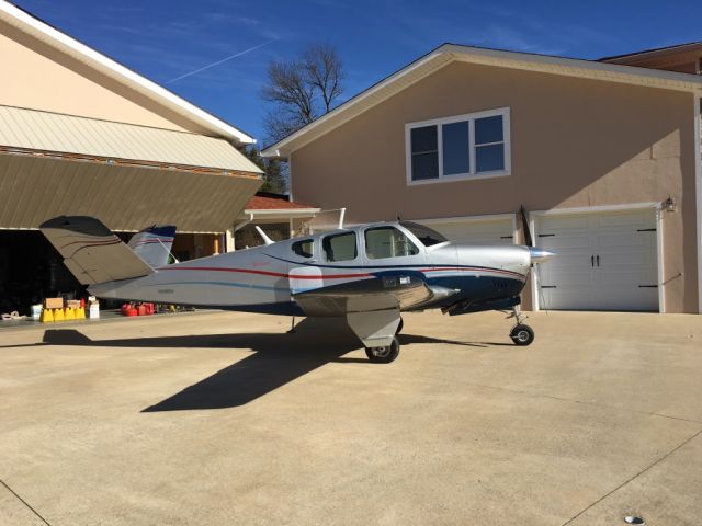 Beechcraft 35 Bonanza (N655Q)