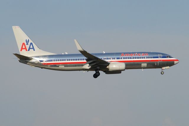 Boeing 737-800 (N910NN)