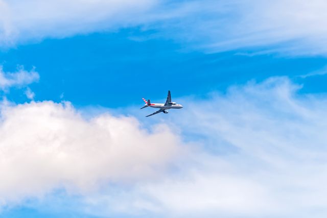 Boeing 777-200 —