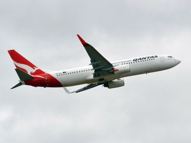 Boeing 737-800 (VH-VZL) - Getting airborne off runway 23. Tuesday 27th December 2011.