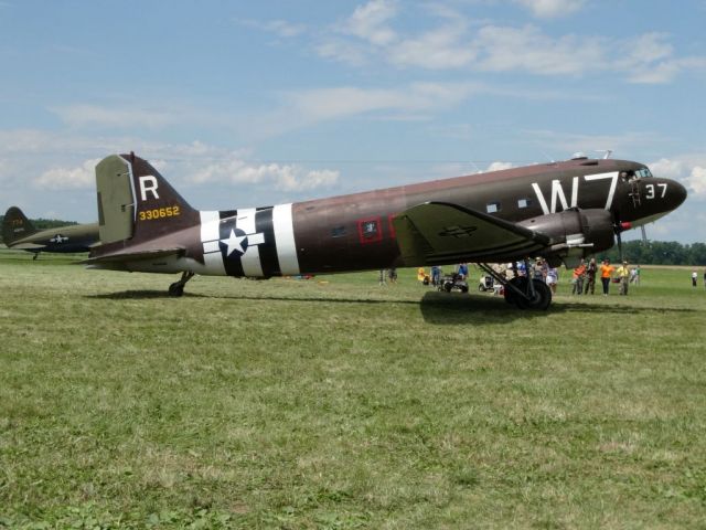 Douglas DC-3 (N345AB)