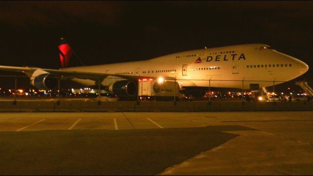 Boeing 747-400 (N670US) - This is the 49ers charter to the Super Bowl! They are being picked up at KSJC in a 747-451 which is extremely rare at KSJC!