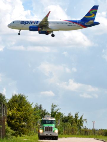 Airbus A320 (N640NK)