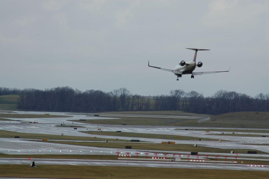 Canadair Regional Jet CRJ-200 (N713CA) - short final to 27