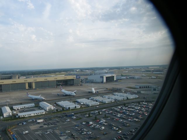 Airbus A319 (EI-EPU) - VIEW FROM EIN A319 EI EPU EGLL LANDING 27R 18/07/14