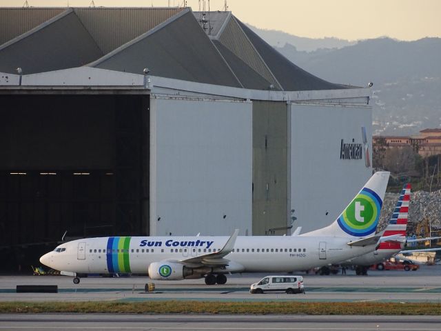 Boeing 737-800 (PH-HZG) - Sun Country - SCX lease