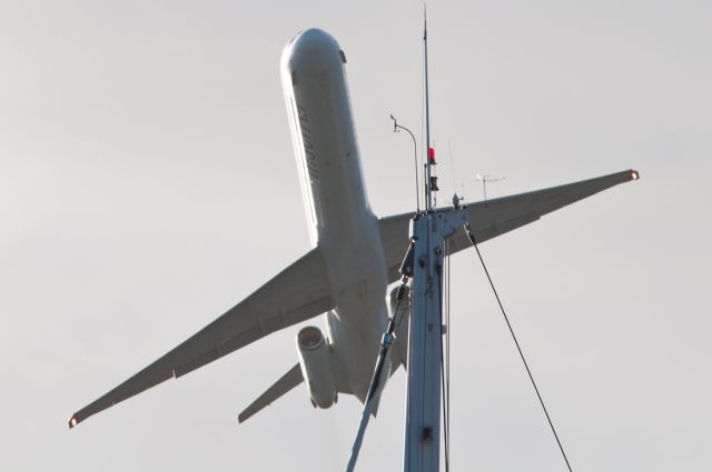 McDonnell Douglas MD-82 (PJ-MDC)