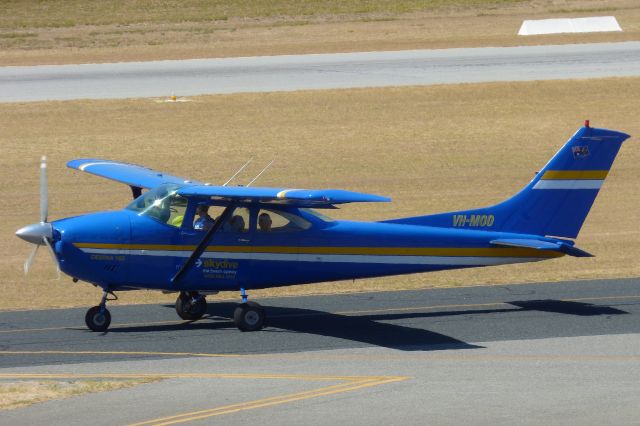 Cessna Skylane (VH-MOO)