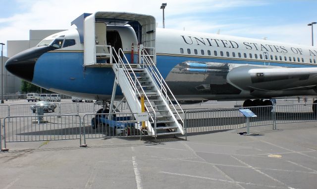 Boeing 707-300 (N86970) - B707-300 Air Force One at The Boeing Co. Air Museums (BFI) - Seattle, WA - May 30, 2009