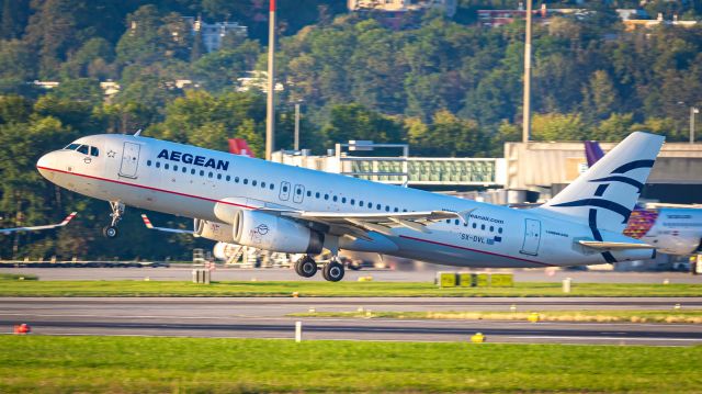 Airbus A320 (SX-DVL)