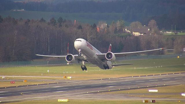 BOEING 777-300ER (HB-JND)