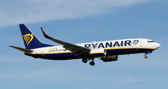 Boeing 737-800 (EI-FZM)