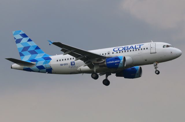Airbus A319 (5B-DCU)