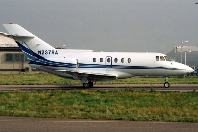 Hawker 800 (N237RA) - Seen here in Sep-02.  Reregistered N250JE then N250MB 6-Jan-07.