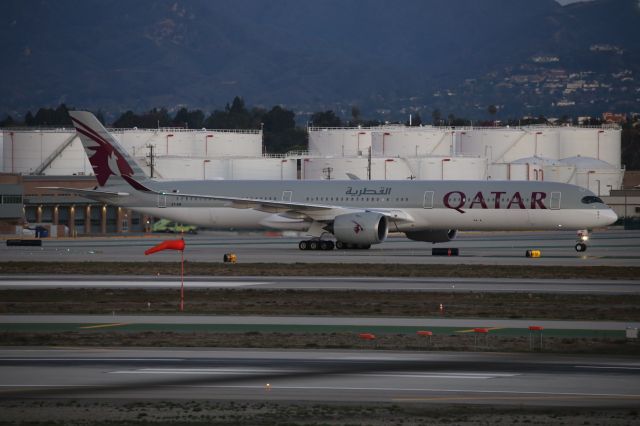 Airbus A350-1000 (A7-ANI)