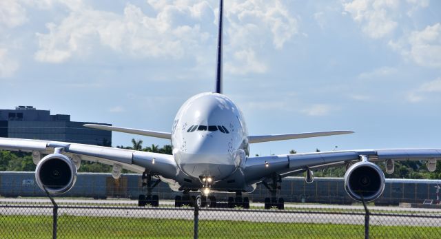 Airbus A380-800 (D-AIMD)